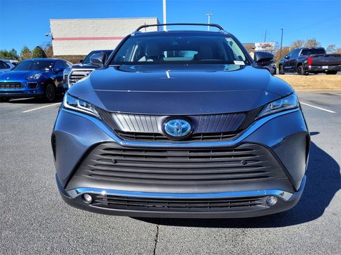 Certified 2024 Toyota Venza XLE image 2