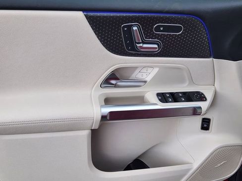 Used 2026 Mercedes-Benz GLB 250 4MATIC image 10