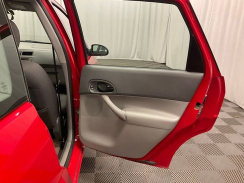 Used 2005 Ford Focus ZX4 Sedan image 23