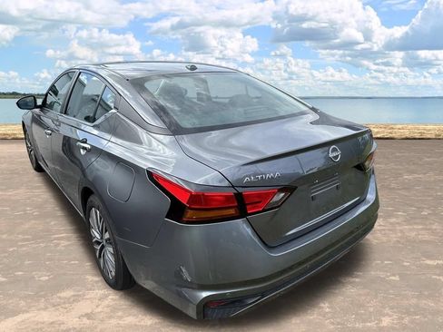 Used 2025 Nissan Altima 2.5 SV FWD image 7