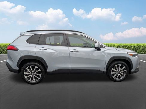 Certified 2024 Toyota Corolla Cross XLE image 3