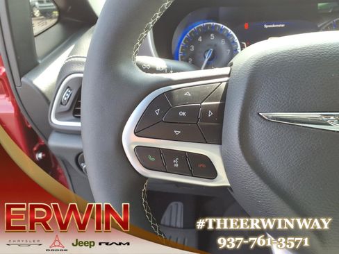 Used 2025 Chrysler Pacifica Select FWD image 18