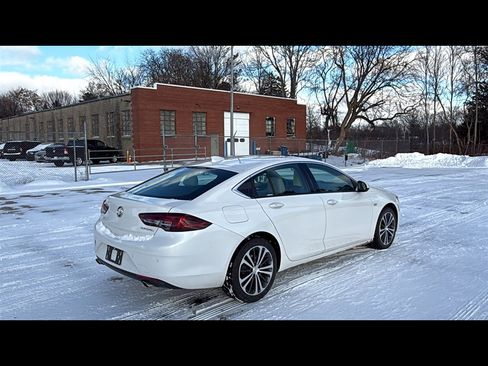 Used 2018 Buick Regal Essence w/ Driver Confidence Package #1 image 5