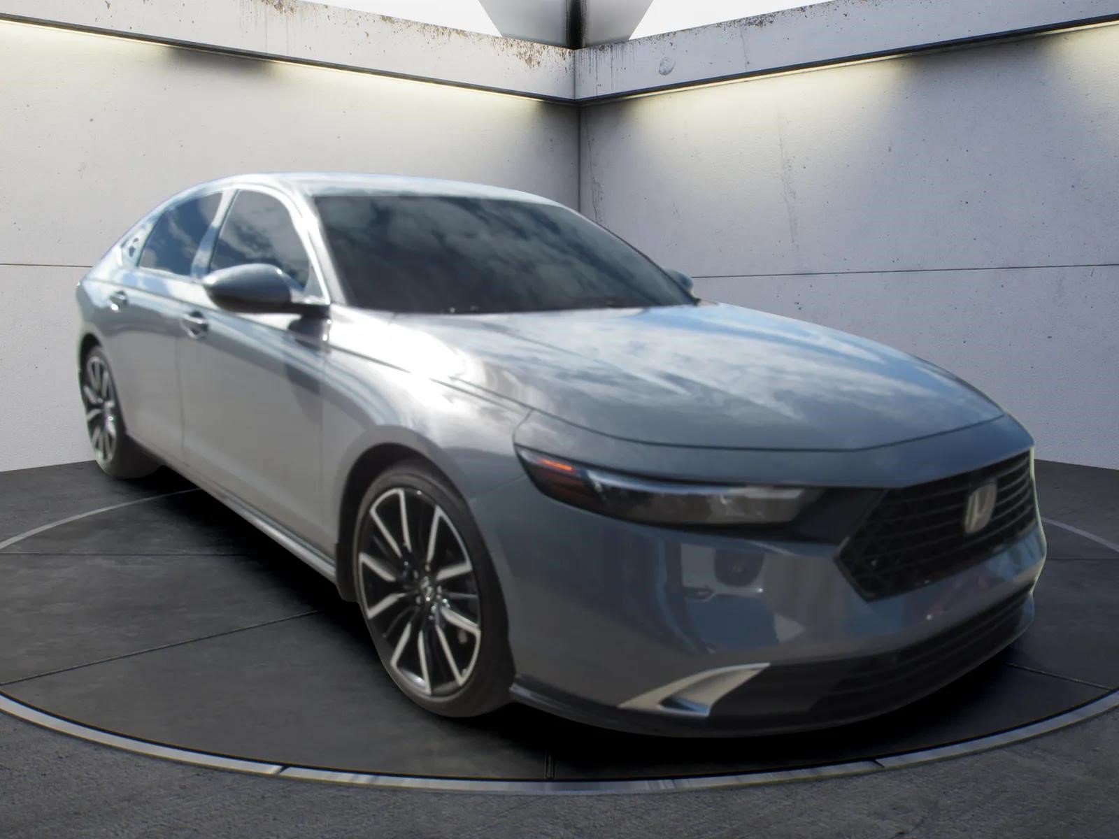 Used 2024 Honda Accord Touring image 2