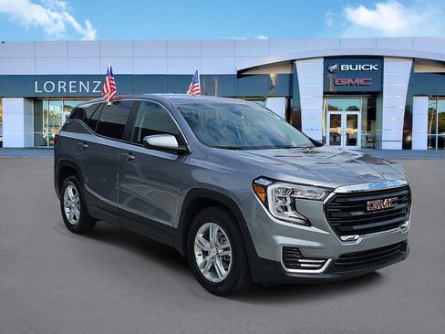 Used 2024 GMC Terrain SLE image 3
