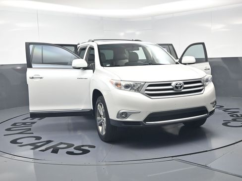 Used 2011 Toyota Highlander Limited w/ Tow Pkg AWD/4WD image 24