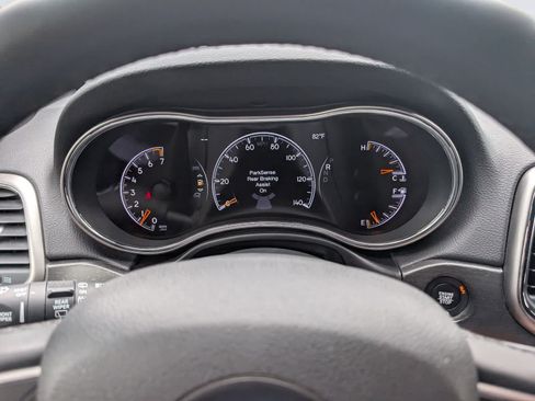 Used 2018 Jeep Grand Cherokee Laredo AWD/4WD image 27