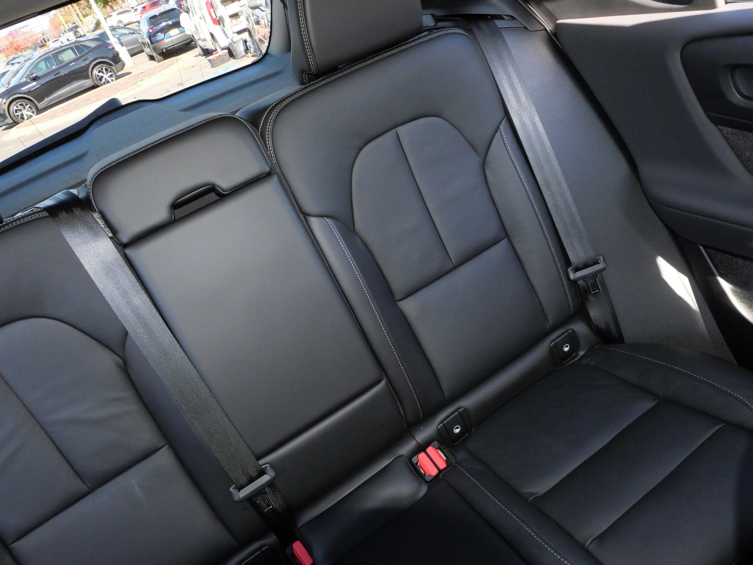 Used 2024 Volvo XC40 B5 Plus w/ Climate Package AWD/4WD image 14
