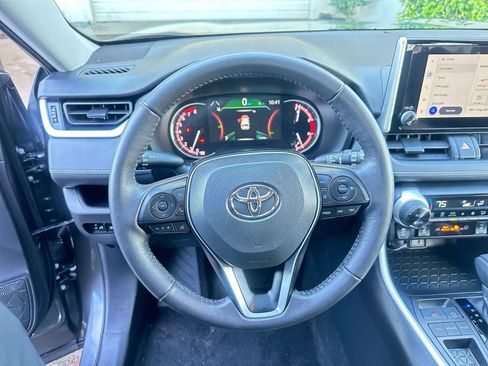 Used 2025 Toyota RAV4 XLE image 28