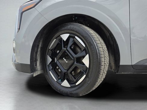 Used 2025 Kia Carnival EX FWD image 41