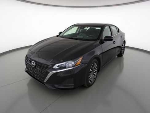 Used 2025 Nissan Altima 2.5 SV image 3