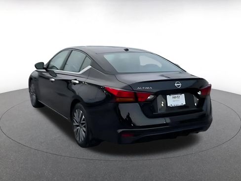 Used 2025 Nissan Altima 2.5 SV image 10
