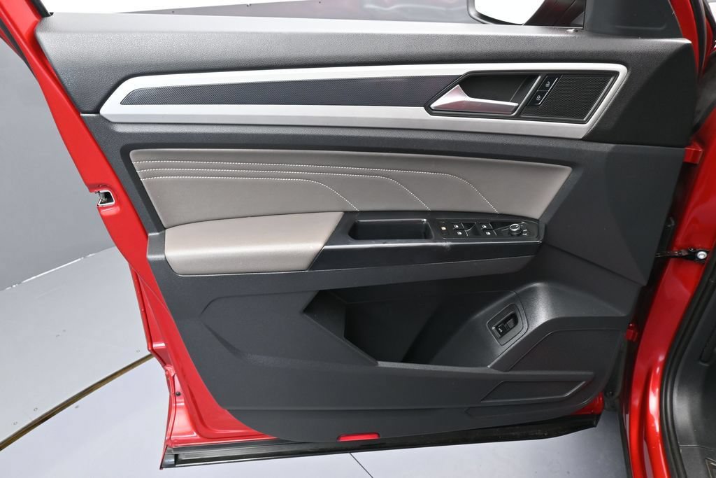 Used 2021 Volkswagen Atlas Cross Sport SE w/ Panoramic Sunroof Package FWD image 13
