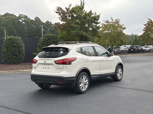 Used 2018 Nissan Rogue Sport SV w/ SV All-Weather Package AWD/4WD image 3