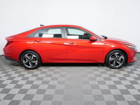 Certified 2023 Hyundai Elantra SEL w/ Convenience Package image 2