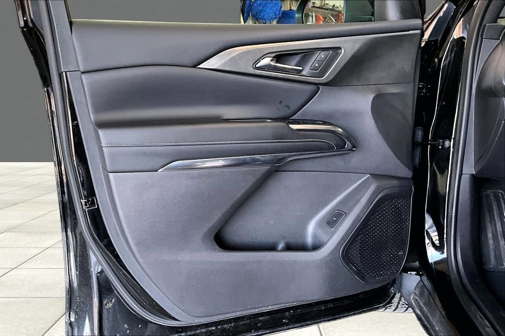 Certified 2025 Chevrolet Traverse LT FWD image 17