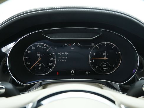 Used 2021 Bentley Continental GT V8 image 25