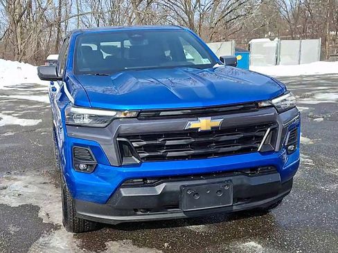 Used 2024 Chevrolet Colorado LT w/ LT Convenience Package III image 3
