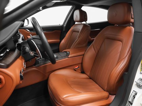 Used 2023 Maserati Quattroporte Modena RWD image 5