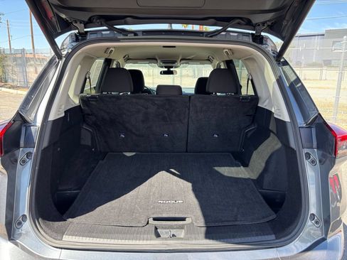 Used 2025 Nissan Rogue SV FWD image 33