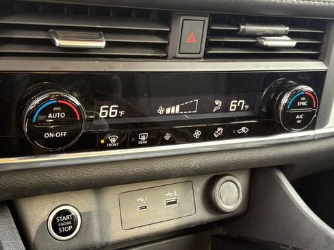 Used 2023 Nissan Rogue SV image 15