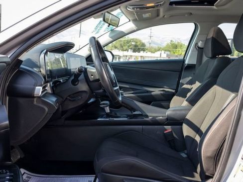 Used 2025 Hyundai Elantra SEL FWD image 6