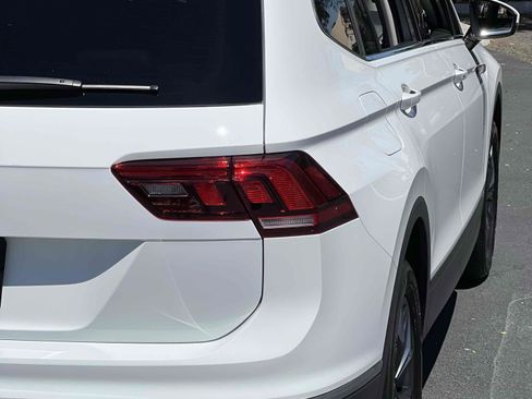Used 2022 Volkswagen Tiguan SE FWD image 58