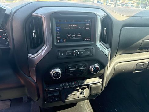 Used 2022 GMC Sierra 2500 Pro w/ Convenience Package AWD/4WD image 9