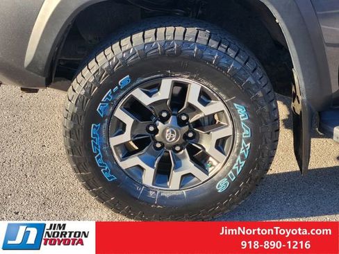 Used 2020 Toyota Tacoma TRD Off-Road image 14