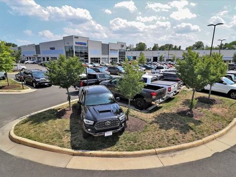 Used 2018 Toyota RAV4 LE w/ All Weather Liner Package AWD/4WD image 71