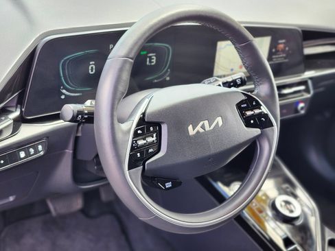 Used 2023 Kia Niro EX w/ EX Cold Weather Package FWD image 18