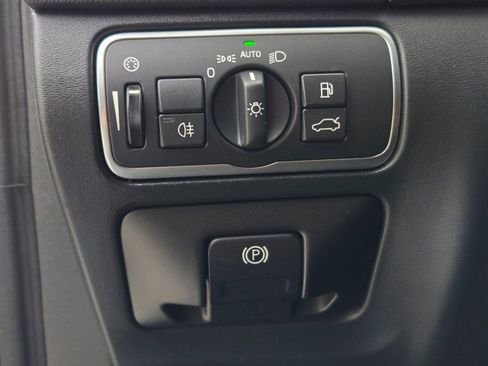 Used 2016 Volvo V60 T5 Cross Country w/ Convenience Package image 32