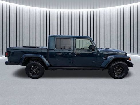 Used 2025 Jeep Gladiator Sport AWD/4WD image 3