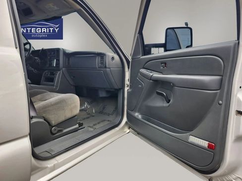 Used 2006 Chevrolet Silverado 2500 LT w/ Heavy-Duty Power Package image 22