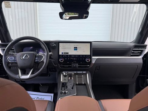 Used 2025 Lexus GX 550 w/ Cold Area Package AWD/4WD image 21