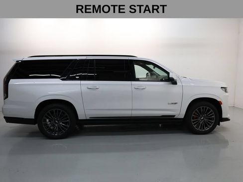 Used 2024 Cadillac Escalade ESV V w/ Heavy-Duty Trailer Package AWD/4WD image 28