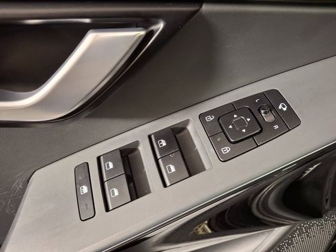 Used 2023 Kia Niro EX Touring image 22