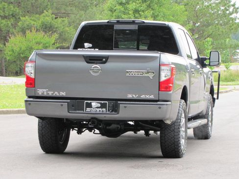 Used 2017 Nissan Titan SV AWD/4WD image 11