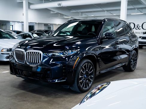 Used 2024 BMW X5 xDrive50e w/ M Sport Package AWD/4WD image 3