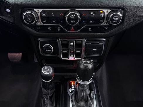 Used 2024 Jeep Wrangler Unlimited Sport AWD/4WD image 21