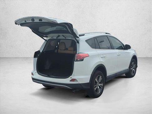 Used 2018 Toyota RAV4 XLE image 8