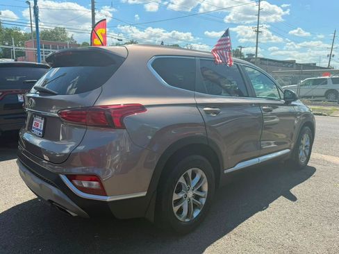 Used 2019 Hyundai Santa Fe SE FWD image 3