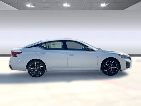 New 2025 Nissan Altima 2.5 SR w/ SR Premium Package image 8