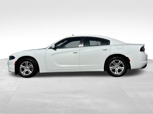 Used 2022 Dodge Charger SXT RWD image 2