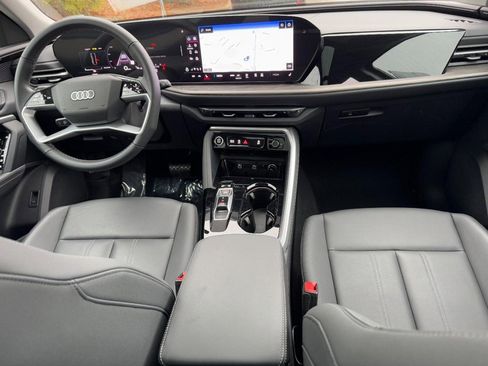 Used 2025 Audi Q5 Premium w/ Convenience Package image 11