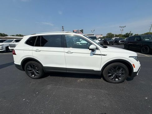 Used 2022 Volkswagen Tiguan SE FWD image 2