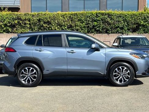 Used 2023 Toyota Corolla Cross SE w/ Moonroof Package image 3