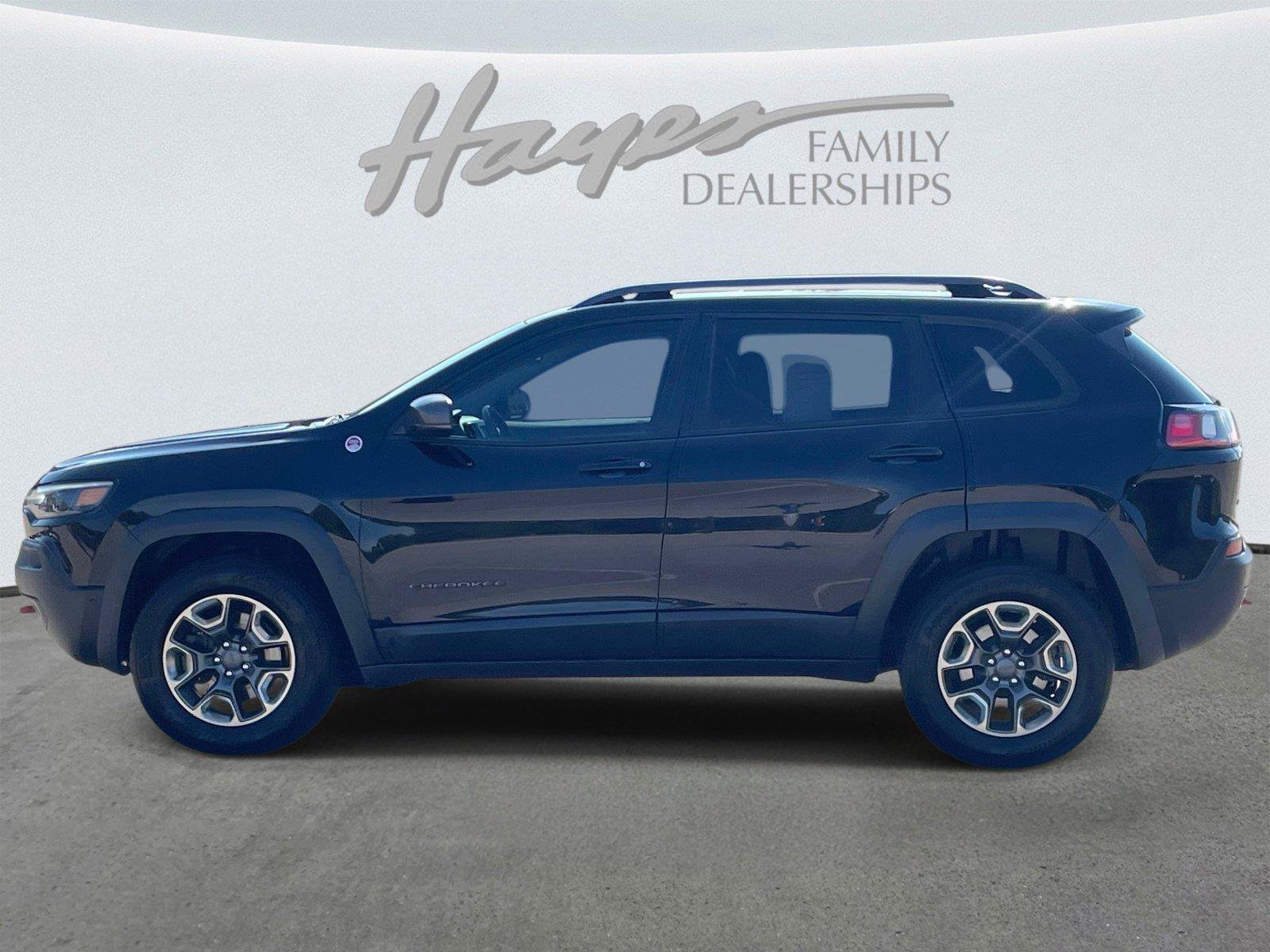 Used 2019 Jeep Cherokee Trailhawk AWD/4WD image 6