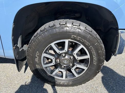 Used 2018 Toyota Tundra Limited w/ Limited Premium Package AWD/4WD image 34