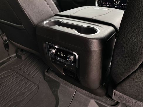 Used 2025 GMC Yukon Denali w/ Denali Reserve Package image 29